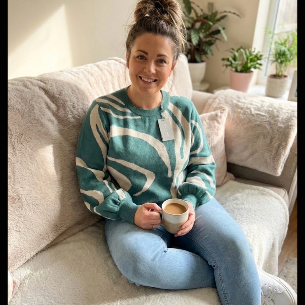 Pixi + Ivy Green and Cream Sweater
